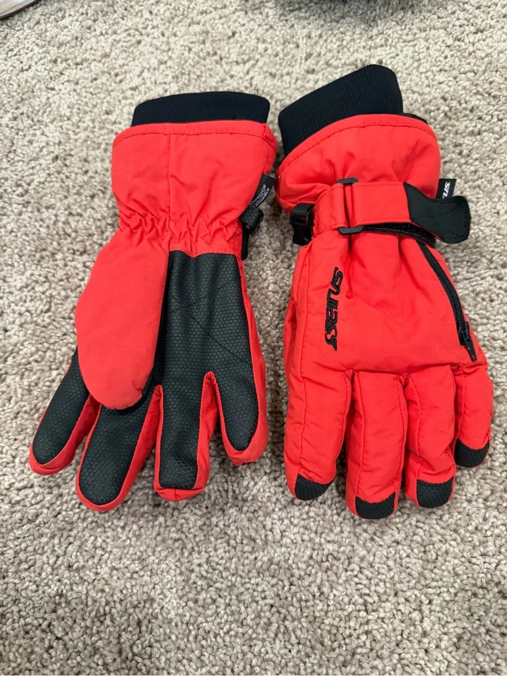 Seirus Innovatio Red and Black Kids Mittens with Grip